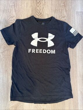 Under Armor Boys Black Tshirt Medium